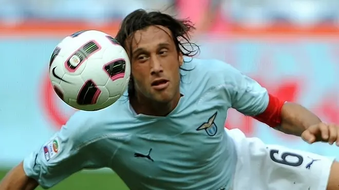 Il centrocampista della Lazio, Stefano Mauri, in una immagine del 03 ottobre 2010 allo stadio Olimpico di Roma. ANSA/CLAUDIO ONORATI