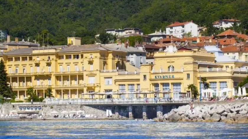 L'hotel Kvarner, storico albergo di Abbazia, datato 1884 (foto di archivio)