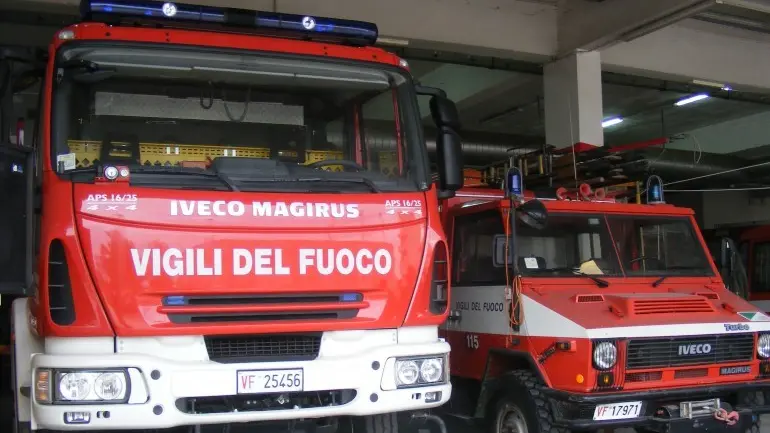 Due mezzi dei vigili del fuoco