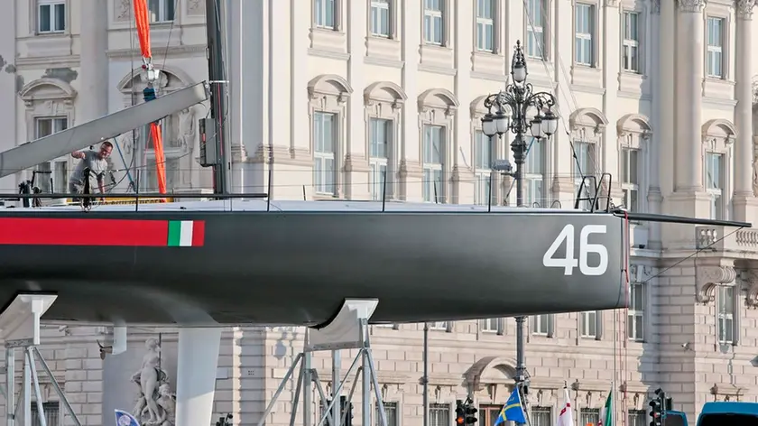 Silvano Trieste 2018-05-12 Luna Rossa, arrivo in Bacino San Giusto, alaggio