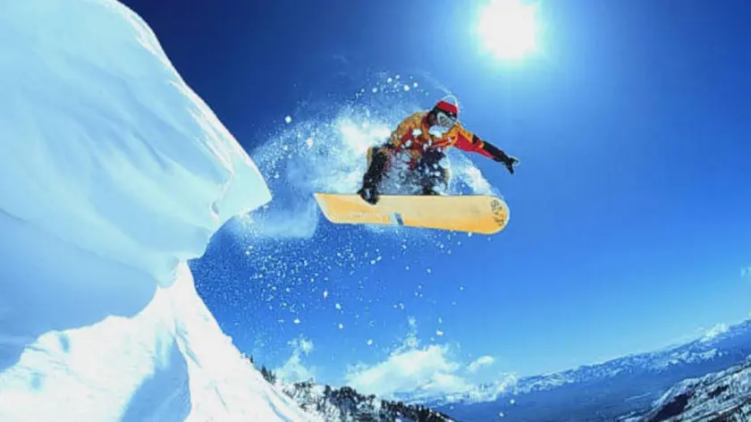 Si allunga la stagione per gli amanti dello sci e dello snowboard