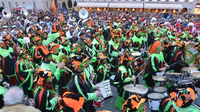 Lasorte Trieste 15/02/2014 - Sfilata del Carnevale Europeo