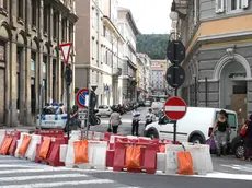 I nuovi cartelli stradali sistemati all'imbocco di via San Lazzaro (Lasorte)