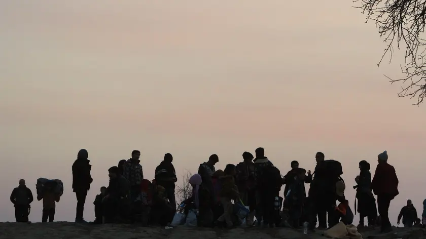 epa05032962 Migrants from Syria, Iraq and Afghanistan cross the border between Serbia and Macedonia near the village of Miratovac, travelling on foot from Macedonia to south Serbian city of Presevo in Serbia, 19 November 2015. Countries on the Balkan migration route agreed to carry out joint measures aiming to stem the flow of refugees across their soil and step up supervision and security. A conference of interior ministry officials from Greece, Macedonia, Serbia and Slovenia agreed to enhance identification, supervision and data sharing in order to improve accommodation planning and security. Beginning from the Turkish coast, migrants take boats to the Greek islands and mainland, before heading to Macedonia and then Serbia. Some then travelled through Hungary and on to Austria, but after Hungary sealed its border, the path of choice became Croatia, Slovenia and then Austria. EPA/DJORDJE SAVIC