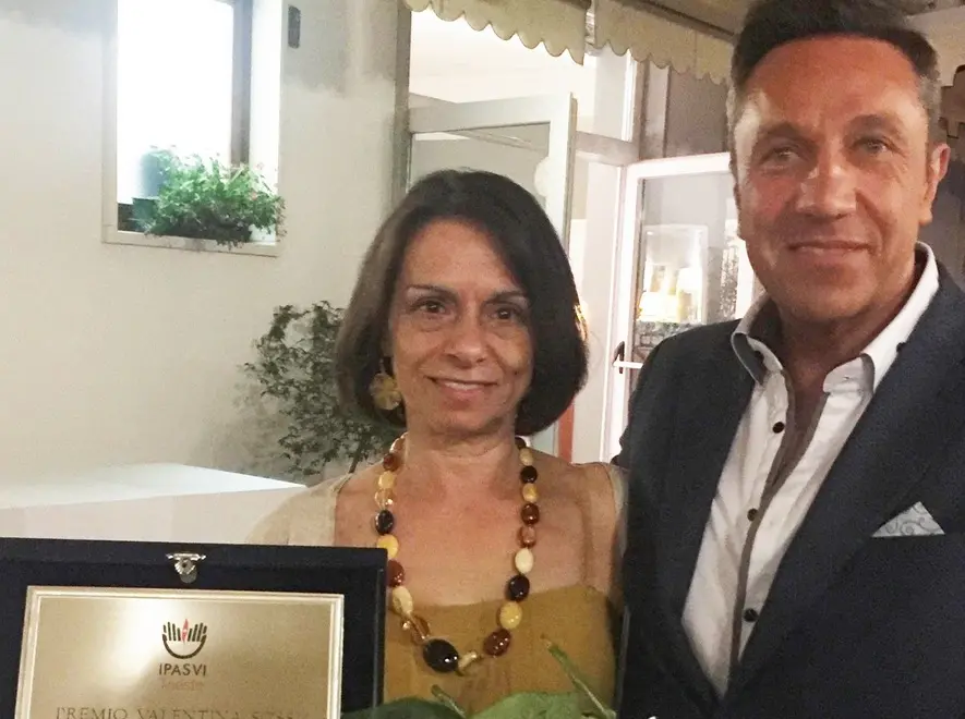Rosa Mingrone premiata dal presidente dell’Ipasvi Flavio Paoletti