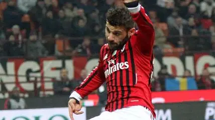 Italian midfielder of Milan, Antonio Nocerino (C), in action during the Italian Serie A soccer match AC Milan vs AC Siena at Giuseppe Meazza stadium in Milan, Italy on 17 december 2011. ANSA/MATTEO BAZZI