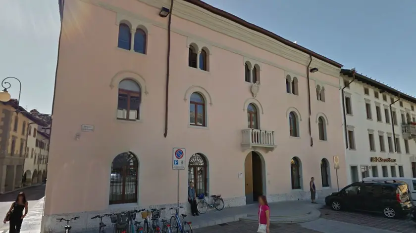 Il municipio di Tolmezzo (foto d'archivio)
