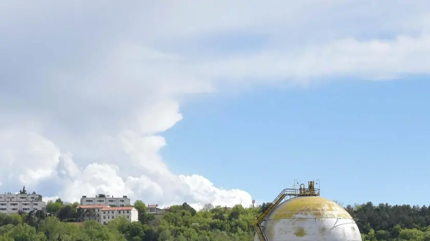 L’area dell’ex raffineria Aquila affacciata sul Canale navigabile Foto Bruni