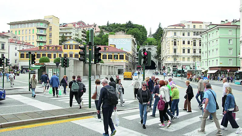 Uno scorcio di piazza Goldoni: l’area ora attende gli interventi con il nuovo progetto foto Andrea Lasorte