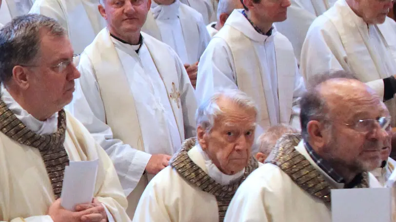 Don Giuseppe Rocco (in prima fila al centro) in una foto scattata sette giorni prima della morte