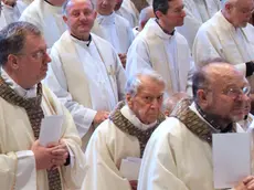 Don Giuseppe Rocco (in prima fila al centro) in una foto scattata sette giorni prima della morte