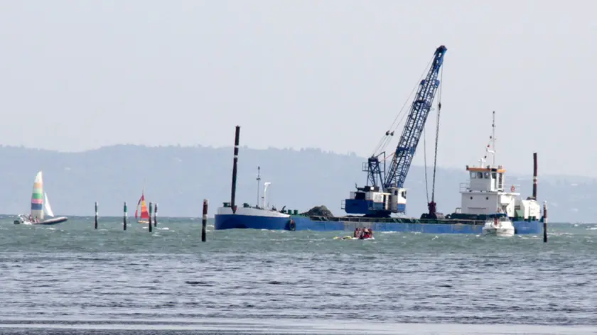 Bonaventura Monfalcone-11.08.2014 Visita luogo del dragaggio assessore Vito e Santoro-Grado-foto di Katia Bonaventura