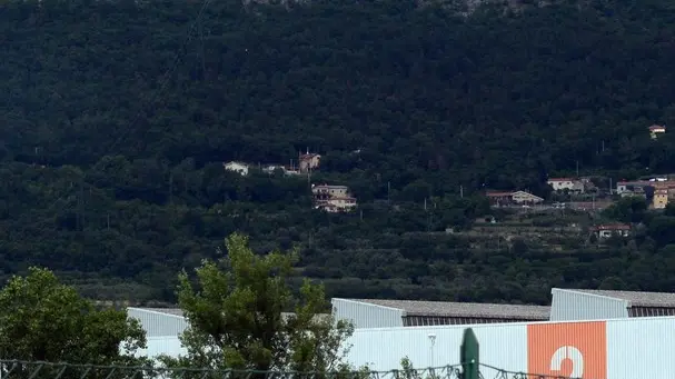 Foto BRUNI 05.06.17 Wartsila-muore schiacciato operaio esterno della italferr-il capannone della disgrazia