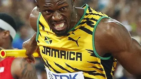 epa04903792 Jamaica's Usain Bolt brings home gold in the 4x100m men relay during the Beijing 2015 IAAF World Championships at the National Stadium, also known as Bird's Nest, in Beijing, China, 29 August 2015. EPA/DIEGO AZUBEL