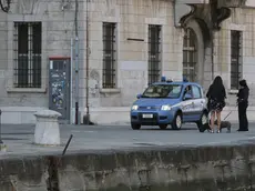 Controlli della Polizia di Stato nel giorno di Pasqua a Ponterosso (Foto Andrea Lasorte)