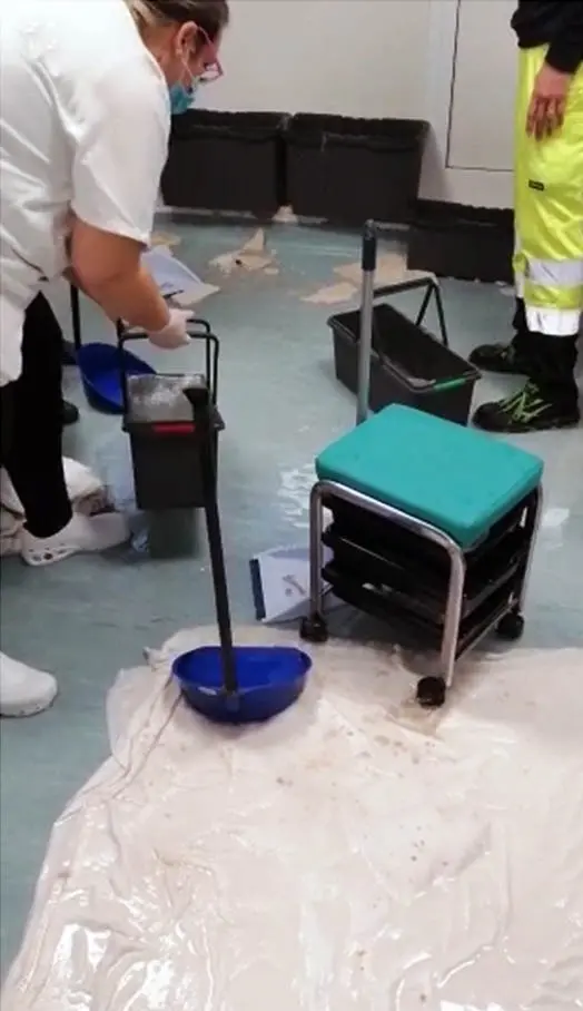 La casa di riposo dopo le infiltrazioni d’acqua viene ripulita