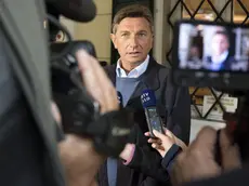 epa06281805 Borut Pahor, the incumbent Slovenian President, speaks to the media after casting his vote during the Slovenian Presidential Elections, at polling station in Nova Gorica, Slovenia, 22 October 2017. If no candidate receives a majority of the vote, a run-off will be held within the next three weeks. EPA/IGOR KUPLJENIK