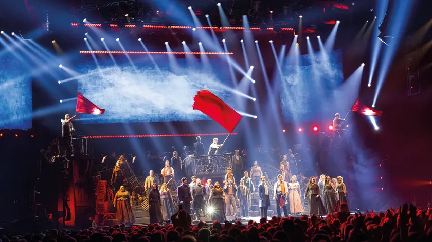Il cast sul palco a Glasgow (Foto Danny Kaan)