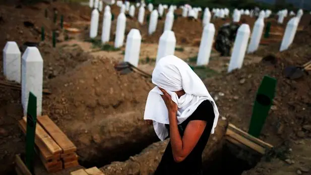 Il dolore di una donna musulmana a Srebrenica