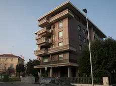 Il condominio di piazza Dante teatro della tragedia Foto Bonaventura