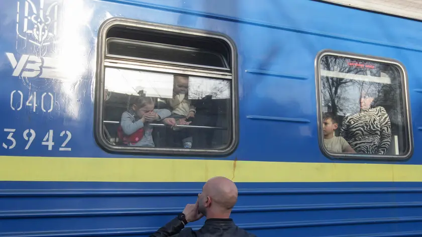 epa09908966 Ukrainian refugees say goodbye to their relatives departing to Poland on a railway station in the South Ukrainian city of Odesa, Ukraine, 25 April 2022. Russian troops entered Ukraine on 24 February resulting in fighting and destruction in the country and triggering a series of severe economic sanctions on Russia by Western countries. EPA/STEPAN FRANKO
