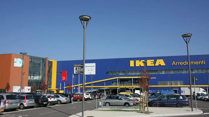 L'esterno dello Shopping center Tiare dell'Ikea a Villesse