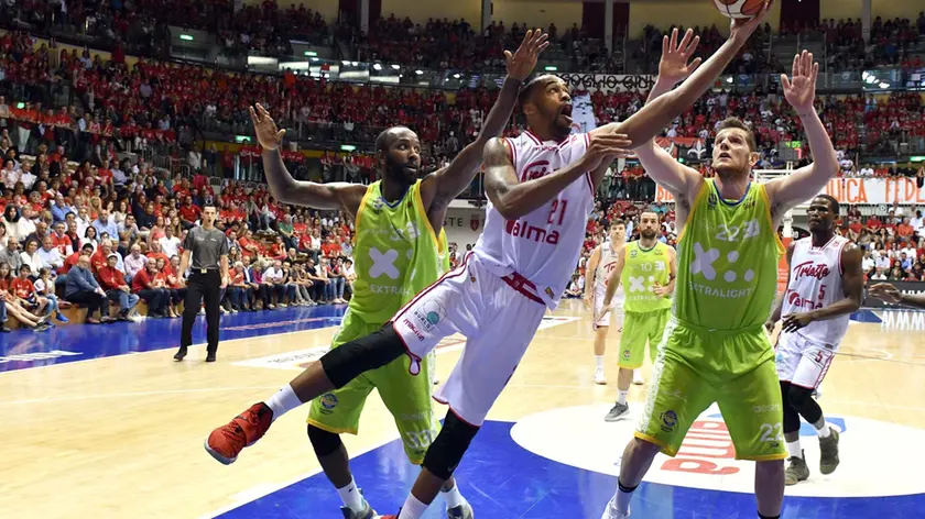 Foto BRUNI 13.05.2018 PallacanestroTrieste- Play-off (quarti)-Alma Trieste/Montegranaro Gara1--Bowers
