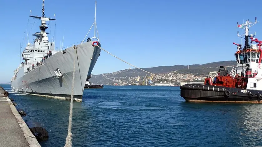 Foto Bruni 01.11.15 Nave Maestrale attracca a Trieste