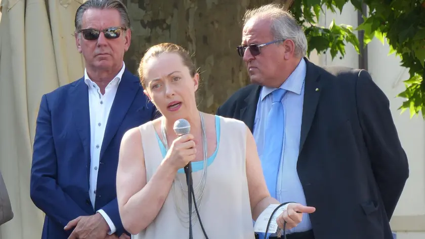 Il palco del 2017: Meloni con Scoccimarro e Ziberna (foto Pierluigi Bumbaca)