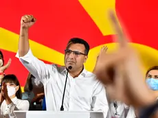 epa08548719 epa08548711 Leader of the ruling SDSM party Zoran Zaev (C) celebrates victory in the early Parliamentary election in Skopje, Republic of North Macedonia, 16 July 2020. Almost 51 percent of the 1.8 million Macedonians voted in early Parliamentary elections. EPA/GEORGI LICOVSKI EPA-EFE/GEORGI LICOVSKI