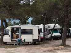 Foto Bruni Trieste 04.07.2018 Muggia:chioschi e ritrovi estivi-Molo Balota --parcheggio camper