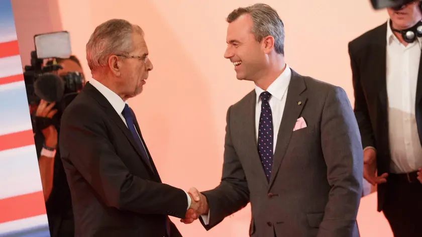 Alexander Van der Bellen e Norbert Hofer durante la campagna elettorale