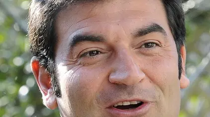 20100308 - MILANO - ACE - TV: RAI UNO; 'STASERA E' LA TUA SERA'. Il presentatore Max Giusti posa per una foto a margine della presentazione del nuovo show di Raiuno "Stasera è la tua sera", quattro serate in onda da giovedì 25 marzo, stamani 08 marzo 2010 a Milano. ANSA/DANIEL DAL ZENNARO/DRN
