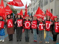 ANTEPRIMA UDINE, 19 ottobre 2004. Ore 11.05 CATEGORIA ENTI LOCALI MONFALCONE IN SCIOPERO PER CHIEDERE A REGIONE COMPARTO UNICO Dipendenti degli Enti Locali del Fvg manifestano per parificare i livelli retributivi con quelli dei dipendenti regionali. Telefoto Copyright Massimo Turco/Foto Agency Anteprima © (tutti i diritti riservati, citazione obbligatoria) www.anteprimafoto.it