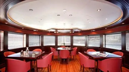 Uno yacht arredato da Vitrani