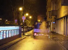Le operazioni di disinfestazione a San Giacomo (Foto Silvano)