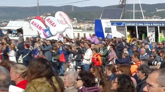 Foto BRUNI 09.10.16 Barcolana 2016-la partenza-la gente-i locali pieni e vuoti