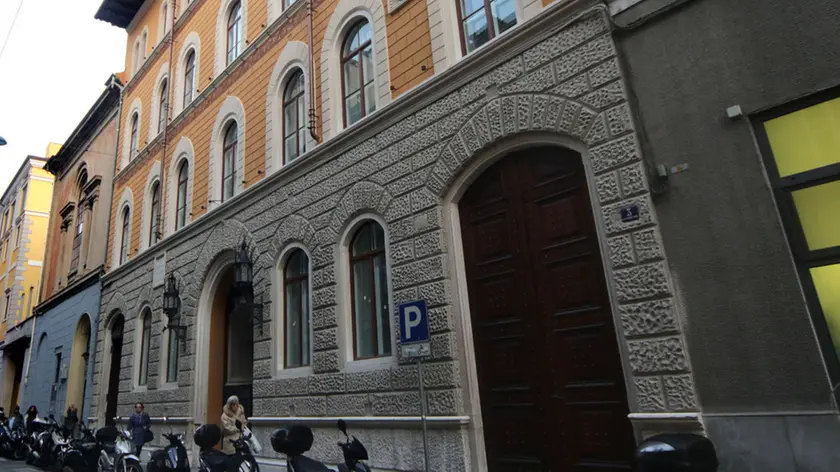 L’edificio ex sede della Poliambulanza in via San Francesco 3 (foto Lasorte)