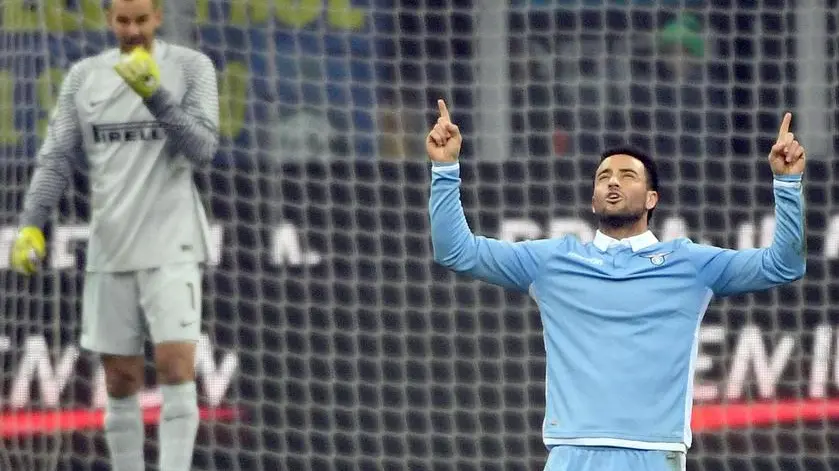 Lazio's midfielder Felipe Anderson (R) celebrates after scoring during the round of eight Italy Cup soccer match at the Giuseppe Meazza stadium in Milan, Italy, 31 January 2017.Ansa/Daniel Dal Zennaro