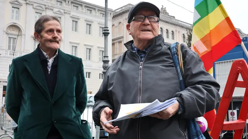 Luciano Ferluga, a destra, portavoce del Comitato Dolci. Foto Lasorte