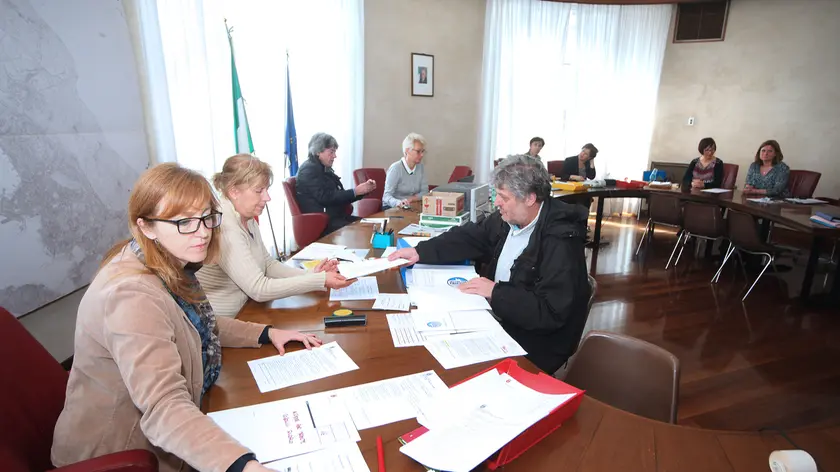 La presentazione delle liste elettorali in municipio a Trieste (foto Lasorte)