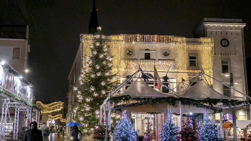 Piazza della Repubblica in versione natalizia Foto Bonaventura