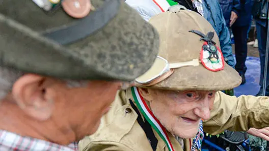 Borin Conegliano sfilata Alpina Triveneta, le autorità salutano Dal Pozzo