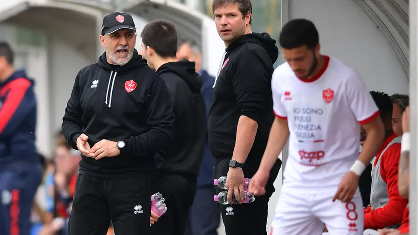 La panchina della Triestina (foto Grassi/Lasorte)
