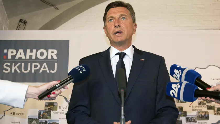 epa06282983 Slovenian President Borut Pahor gives a statement after first results of votes in the Slovenian Presidential Elections 2017 at a polling station Sempeter-Nova Gorica, Slovenia, 22 October 2017. According to exit poll results, Pahor was elected for the second term in the office winning 56.2 percent of the votes. EPA/IGOR KUPLJENIK