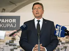 epa06282983 Slovenian President Borut Pahor gives a statement after first results of votes in the Slovenian Presidential Elections 2017 at a polling station Sempeter-Nova Gorica, Slovenia, 22 October 2017. According to exit poll results, Pahor was elected for the second term in the office winning 56.2 percent of the votes. EPA/IGOR KUPLJENIK