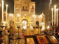 Una cerimonia religiosa all'interno della chiesa di San Spiridione