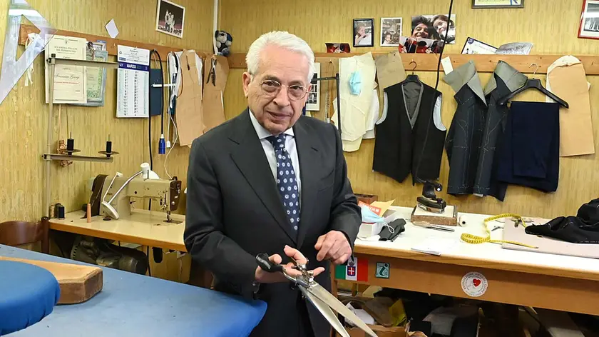 Franco Giorgi nella sua sartoria in via San Spiridione