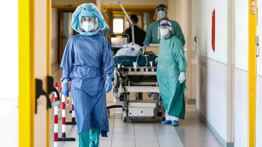 Medici in corsia durante la pandemia (archivio)