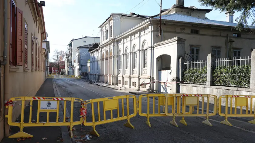 Via Cadorna ancora chiusa dopo il rogo foto Bumbaca